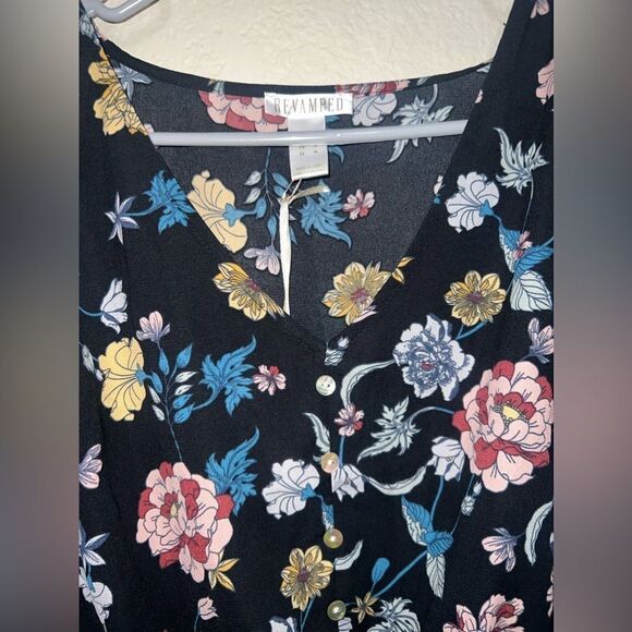 REVAMPED FLORAL BLOUSE- size Medium-NWT - Picture 4 of 6